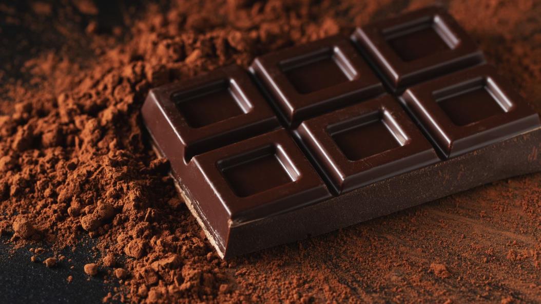 Dark Chocolate Health Benefits vs. Risks: What Science Says About This Popular Superfood
